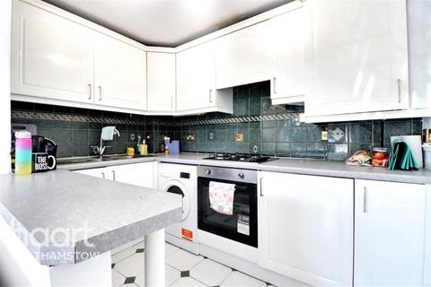 2 bedroom maisonette to rent, Boleyn Close, Walthmstow Central, E17