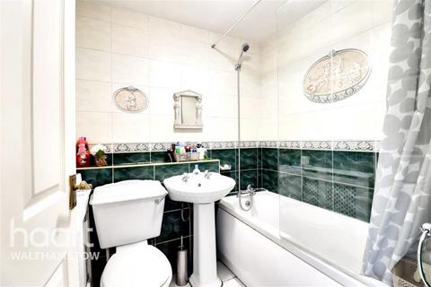 2 bedroom maisonette to rent, Boleyn Close, Walthmstow Central, E17