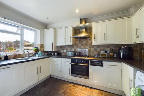 3 bedroom end of terrace house for sale, Grange Road, Farnborough, Hampshire, GU14