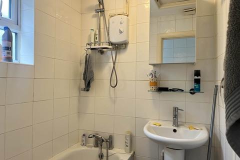 2 bedroom flat to rent, Church Road, Bromley