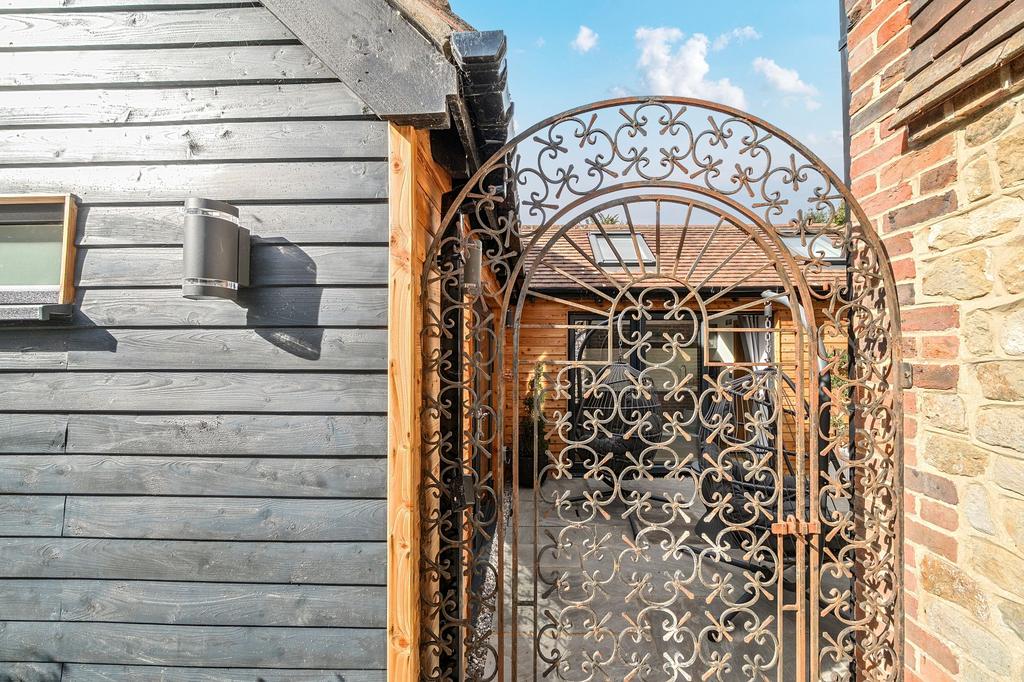 Gate
