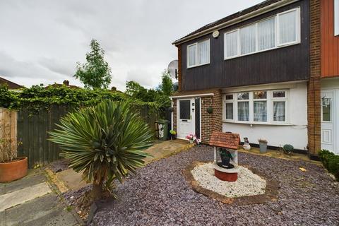 4 bedroom end of terrace house for sale, Edwin Close, Rainham, RM13