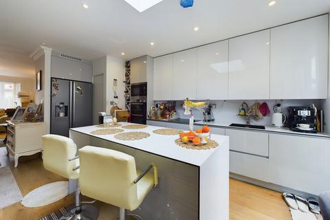 3 Edwin Close, Rainham, RM13 8TL
