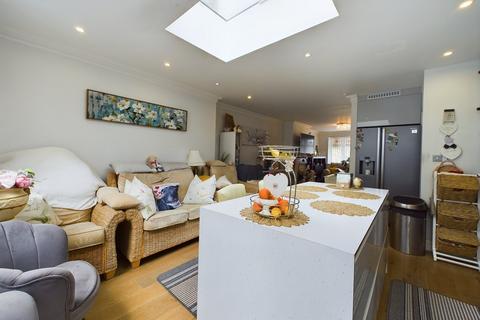 3 Edwin Close, Rainham, RM13 8TL