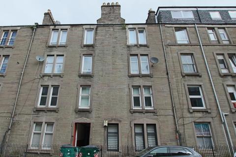 3 bedroom flat to rent, Park Avenue, Stobswell, Dundee, DD4