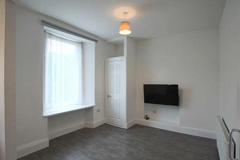 3 bedroom flat to rent, Park Avenue, Stobswell, Dundee, DD4