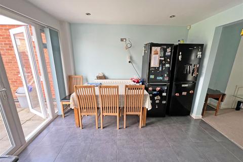 3 bedroom semi-detached house for sale, Chevin Avenue, Leicester, LE3 6PX
