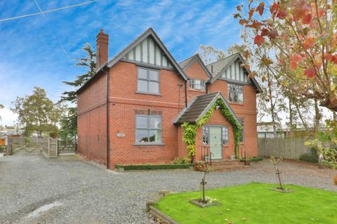 5 bedroom detached house for sale, Station House, Broad Lane, Gilberdyke, Brough, HU15 2TB