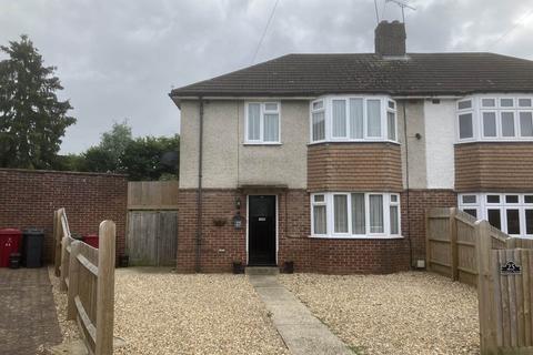 3 bedroom semi-detached house to rent, Beverley Road, Reading