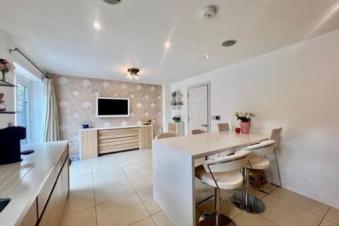 4 bedroom property for sale, Waters Way, Manchester M28
