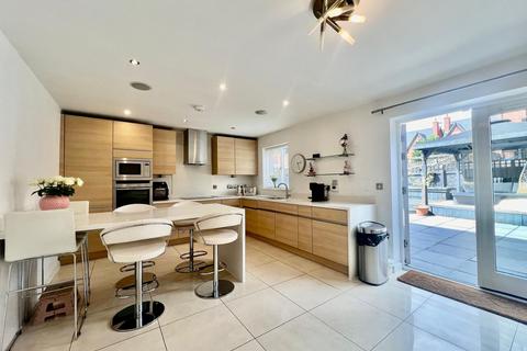 4 bedroom property for sale, Waters Way, Manchester M28