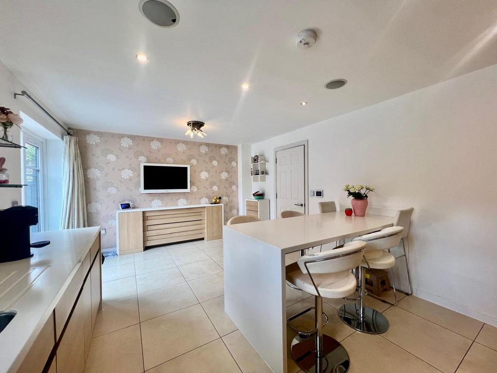 Kitchen/Dining Area