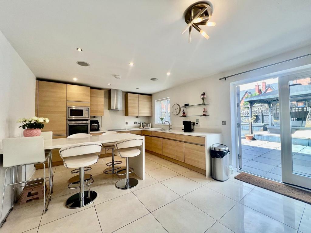 Kitchen/Dining Area