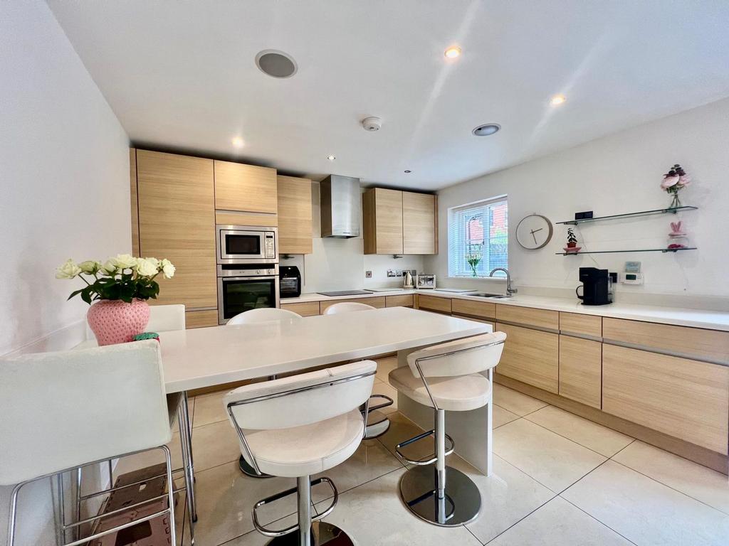 Kitchen/Dining Area