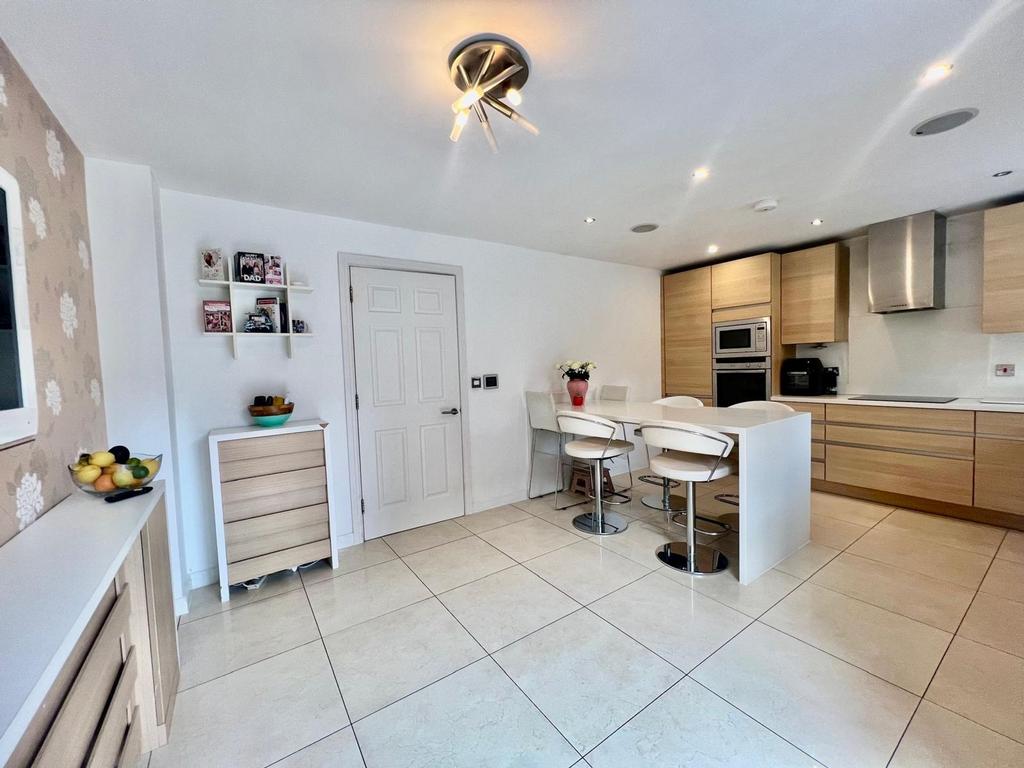 Kitchen/Dining Area