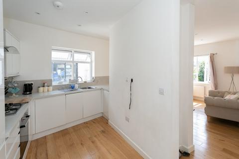 2 bedroom apartment to rent, High Street, Bushey, Herts, WD23