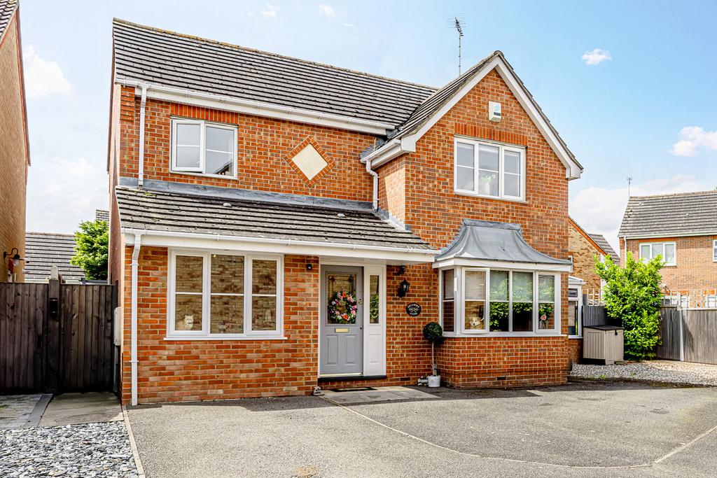 Sycamore Close, Rayleigh, SS6 5 bed detached house £575,000