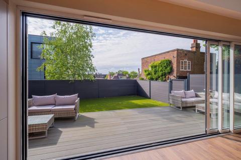 3 bedroom apartment for sale, West Heath Road, London, NW3
