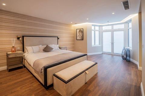 3 bedroom apartment for sale, West Heath Road, London, NW3