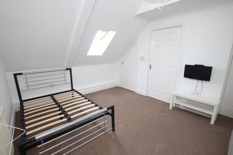 Flat share to rent, Kidman Close, Gidea Park, RM2