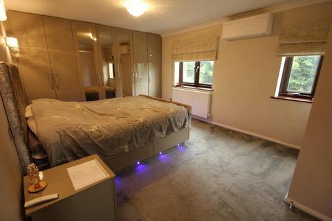 5 bedroom link detached house to rent, Slough,  Berkshire,  SL3