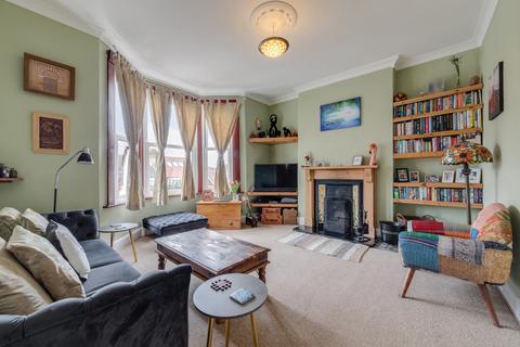 3 bedroom flat for sale, Brockley View, London, SE23
