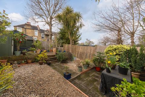 3 bedroom flat for sale, Brockley View, London, SE23