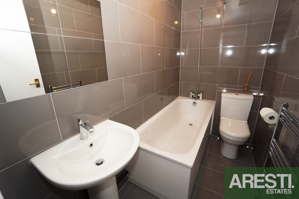 Flat C, Archway, Bathroom