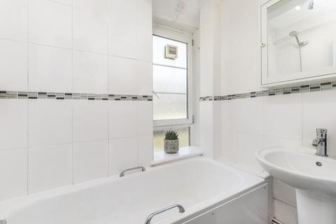 1 bedroom flat for sale, Forman House, Frendsbury Road, London, SE4