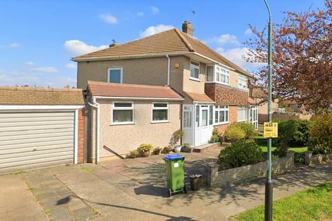 3 bedroom semi-detached house to rent, Chieveley Road Bexleyheath DA7