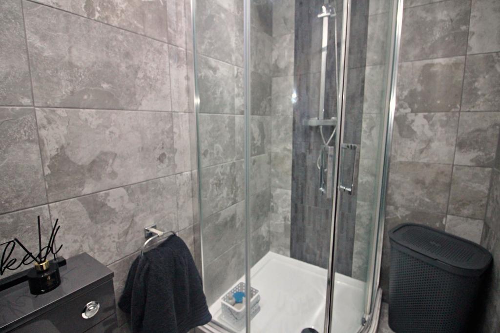 Ensuite Shower with WC