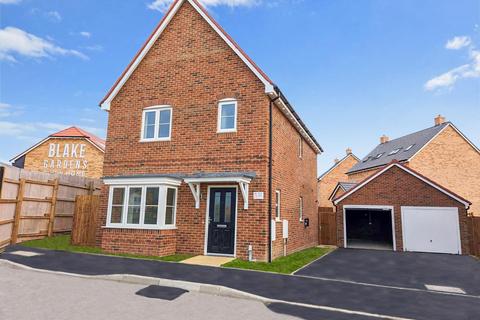 3 bedroom detached house for sale, Blake Gardens, Scocles Road, Minster-On-Sea, Sheerness, Kent