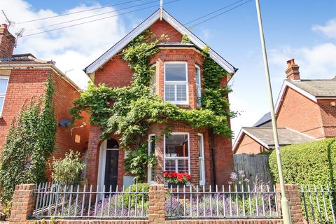 3 bedroom detached house for sale, Middle Road, Lymington, Hampshire, SO41