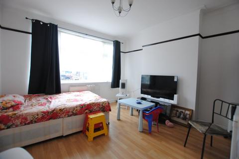 3 bedroom terraced house for sale, Penderry Rise, London SE6