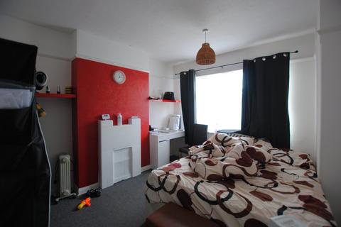 3 bedroom terraced house for sale, Penderry Rise, London SE6