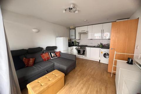 2 bedroom flat to rent, Romford Road, London E7