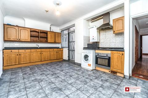 2 bedroom flat to rent, Romford Road, Manor Park, London, E12