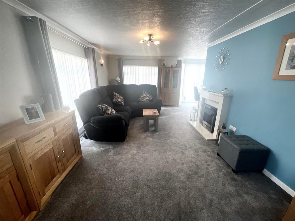 Palm Court, Battlesbridge, Wickford... 2 bed park home for sale £240,000