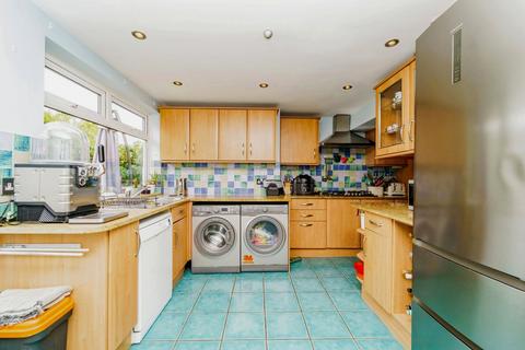 221 Torbay Road, Harrow, HA2 9QE
