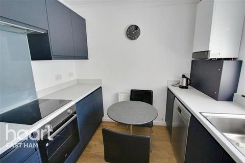 2 bedroom terraced house to rent, St Georges Terrace