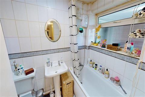 1 bedroom apartment for sale, Lynwood Close, South Woodford, E18