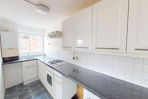 28 Lynwood Close, London, E18 1DP