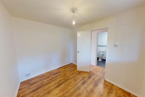28 Lynwood Close, London, E18 1DP