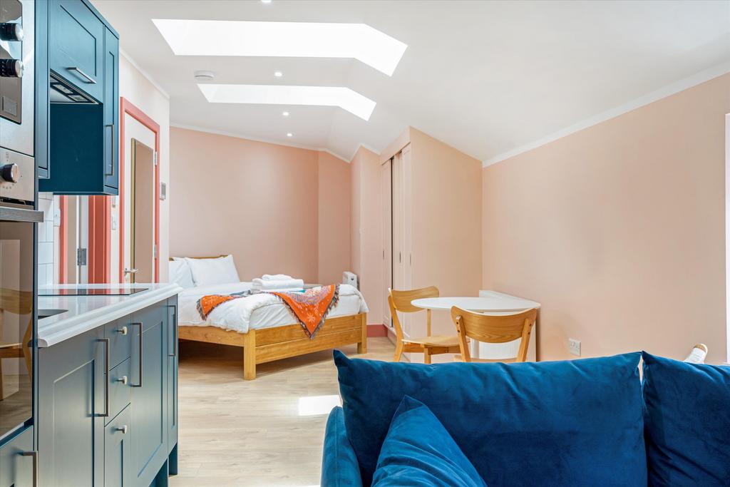 Saville Road Chiswick London W4 1 Bed Flat 1 700 Pcm 392 Pw saville-road-chiswick-london-w4-1-bed-flat-1-700-pcm-392-pw