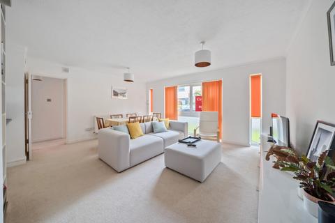 2 bedroom flat for sale, Brantwood Court, West Byfleet, KT14