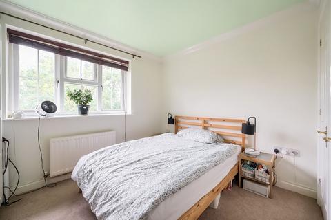 2 bedroom maisonette for sale, Oaktree Walk, Caterham CR3