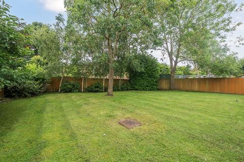6 Oaktree Walk, Caterham, CR3 5JZ