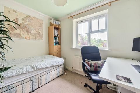 6 Oaktree Walk, Caterham, CR3 5JZ