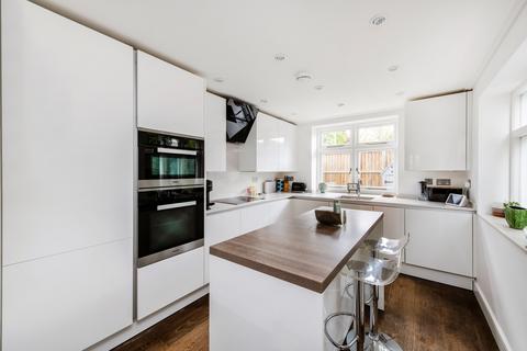 2 bedroom detached house to rent, The Ridgeway, Mill Hill, NW7