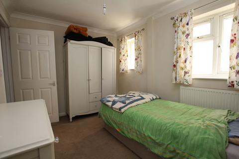 2 bedroom flat for sale, West Avenue, Clacton-on-Sea